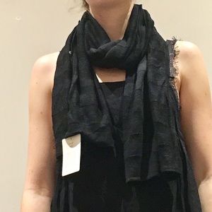 New with tags scarf feels like cashmere